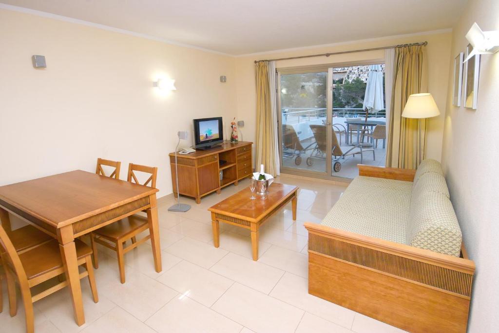 Apartamentos Balansat Port de Sant Miguel Szoba fotó